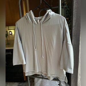 Women’s Medium Fabletics Light Grey Knit Hooded Loose Fit Top